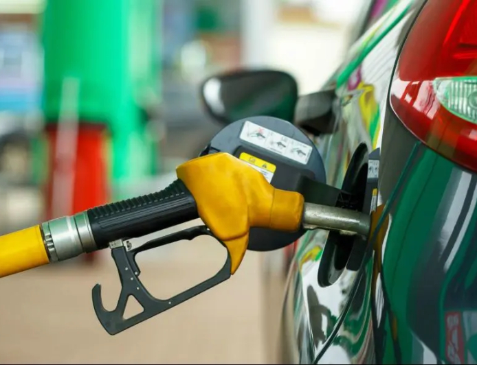 Filling Stations Slash Petrol Pump Prices After Dangote Refinery Cuts Gantry Rate